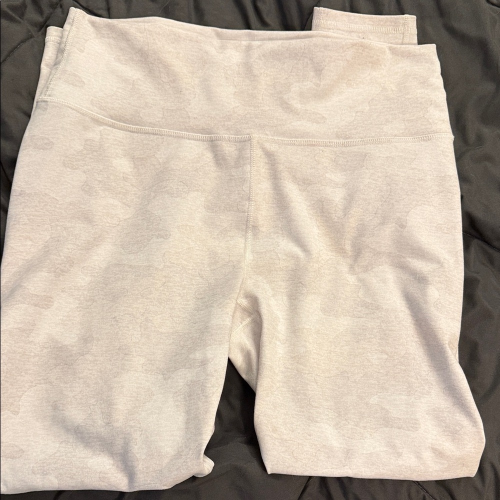 Fabletics women’s  Light cream camo Leggings